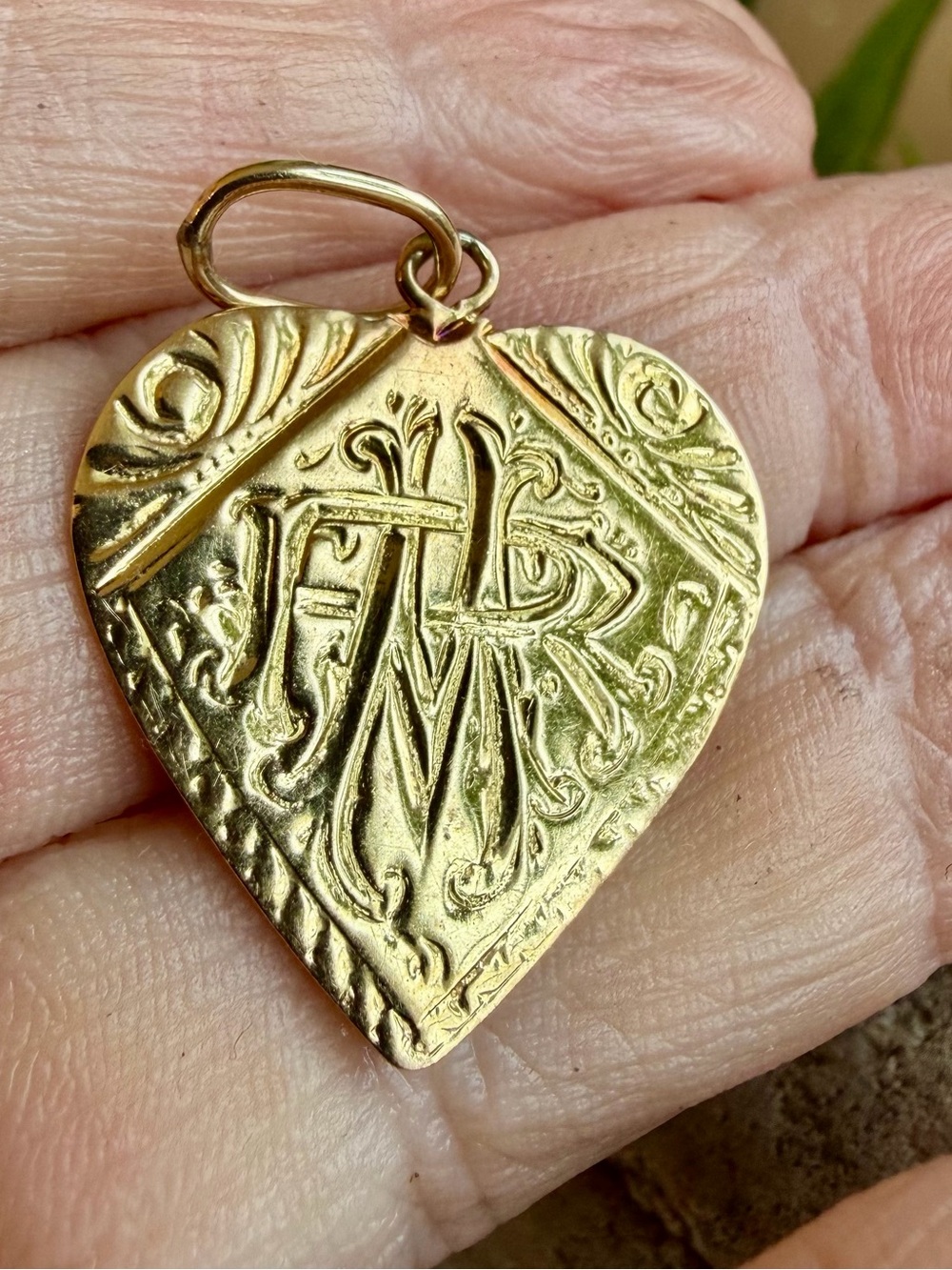 18 karat gold, love, token charm